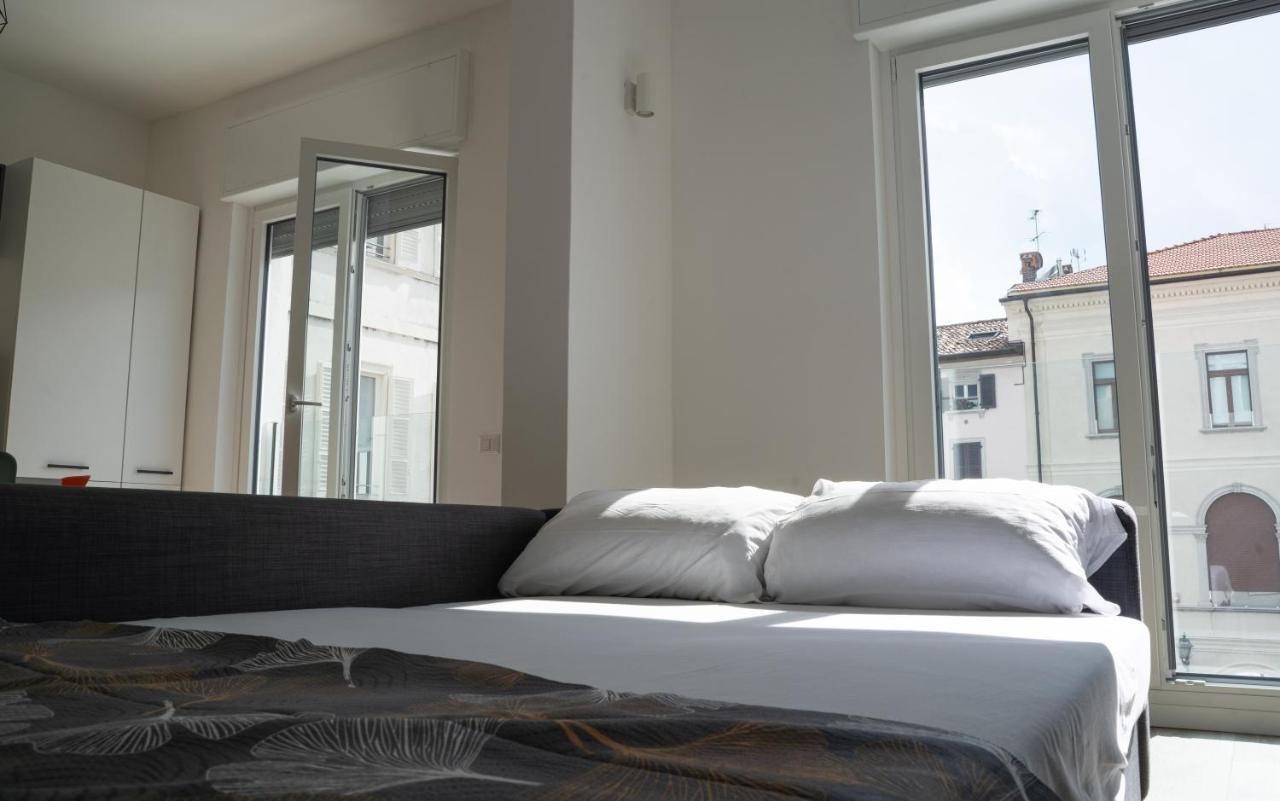 Piazza XX Settembre - Feel The Centre Apartamento Lecco Exterior foto